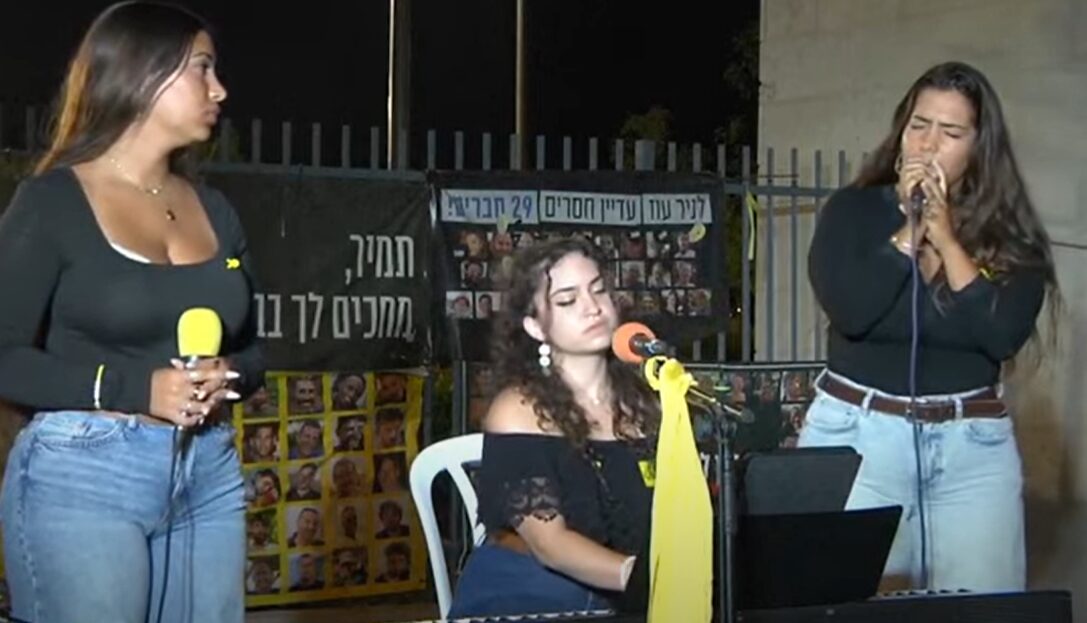 האחיות פצ'בסקי מקיבוץ להב בביצוע מרגש לשיר Hallelujah למען החטופים.